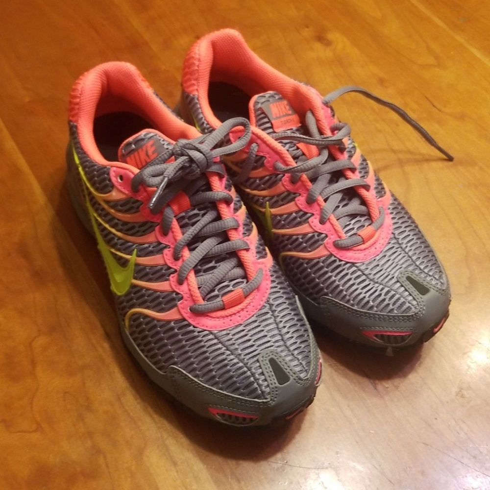 Excellent nike womans tennis shoes